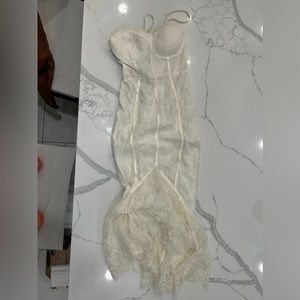 STUNNING LACE DRESS SIZE 4